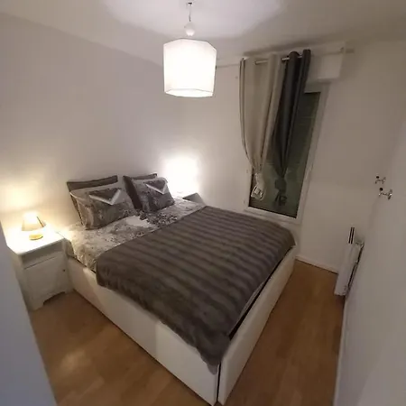 Apartment Cosy Paris With Balcony Issy-les-Moulineaux